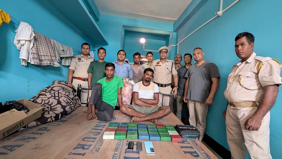 गुवाहाटी में भारी मात्रा में हेरोइन के साथ गिरफ्तार दो तस्कर गुवाहाटी में भारी मात्रा में हेरोइन के साथ गिरफ्तार दो तस्कर