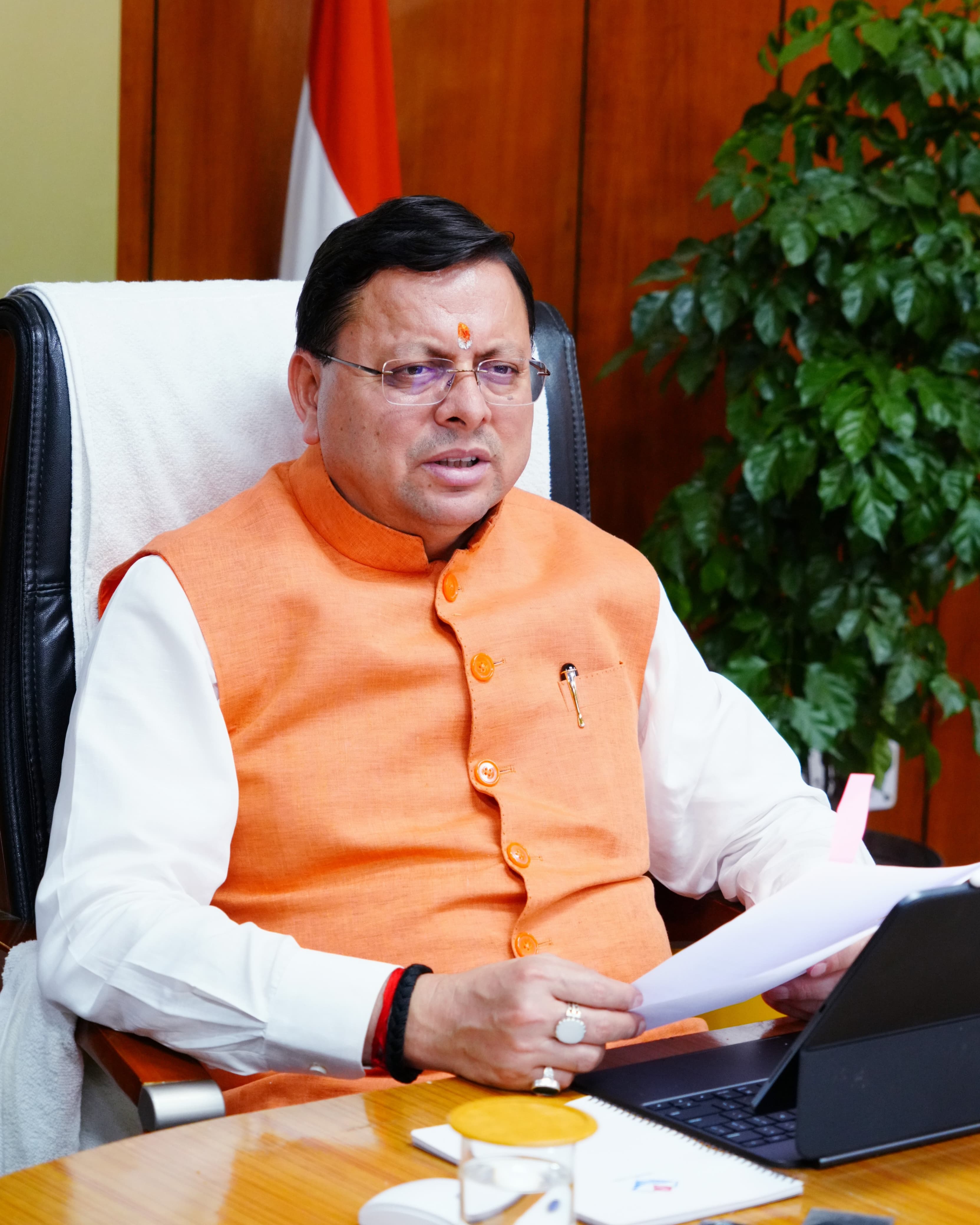 मुख्यमंत्री पुष्कर सिंह धामी बैठक करते। मुख्यमंत्री पुष्कर सिंह धामी बैठक करते।