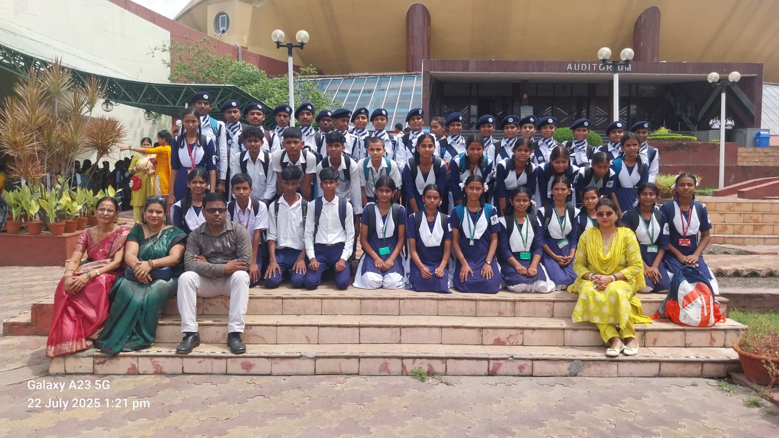 चंद्रयान-2 दिवस पर साइंस सिटी भ्रमण: हुगली के सरकारी विद्यालय के 50 छात्र-छात्राओं ने बढ़ाया वैज्ञानिक चेतना की ओर कदम चंद्रयान-2 दिवस पर साइंस सिटी भ्रमण: हुगली के सरकारी विद्यालय के 50 छात्र-छात्राओं ने बढ़ाया वैज्ञानिक चेतना की ओर कदम
