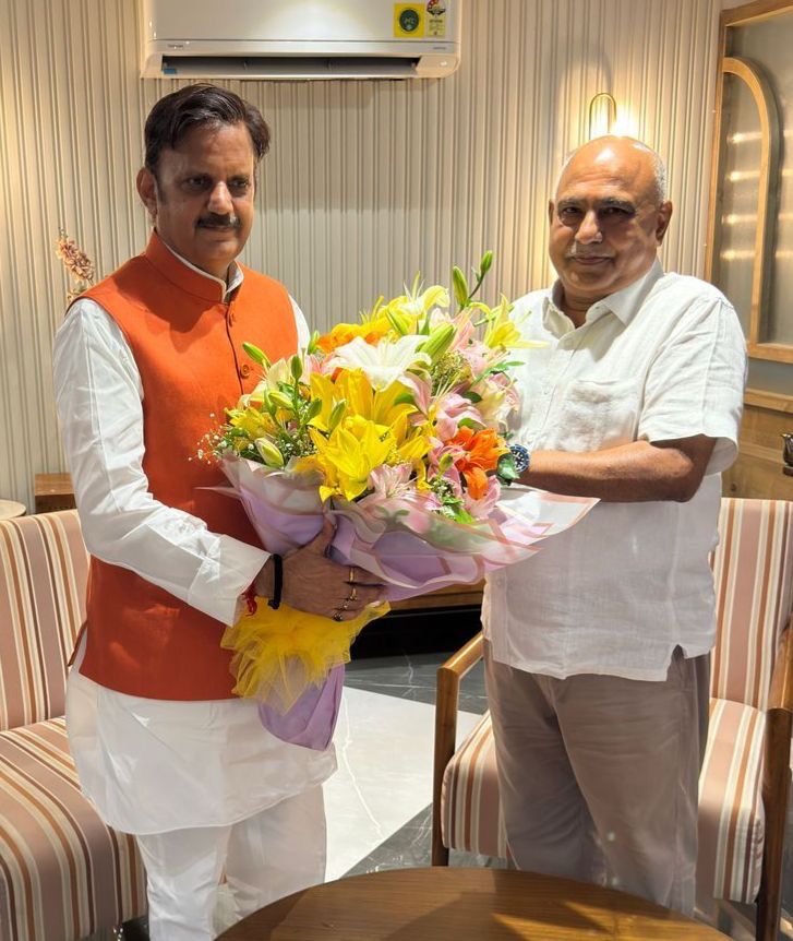 उपमुख्यमंत्री शुक्ल ने भाजपा प्रदेश अध्यक्ष हेमंत खंडेलवाल से भेंट कर दी शुभकामनाएं उपमुख्यमंत्री शुक्ल ने भाजपा प्रदेश अध्यक्ष हेमंत खंडेलवाल से भेंट कर दी शुभकामनाएं