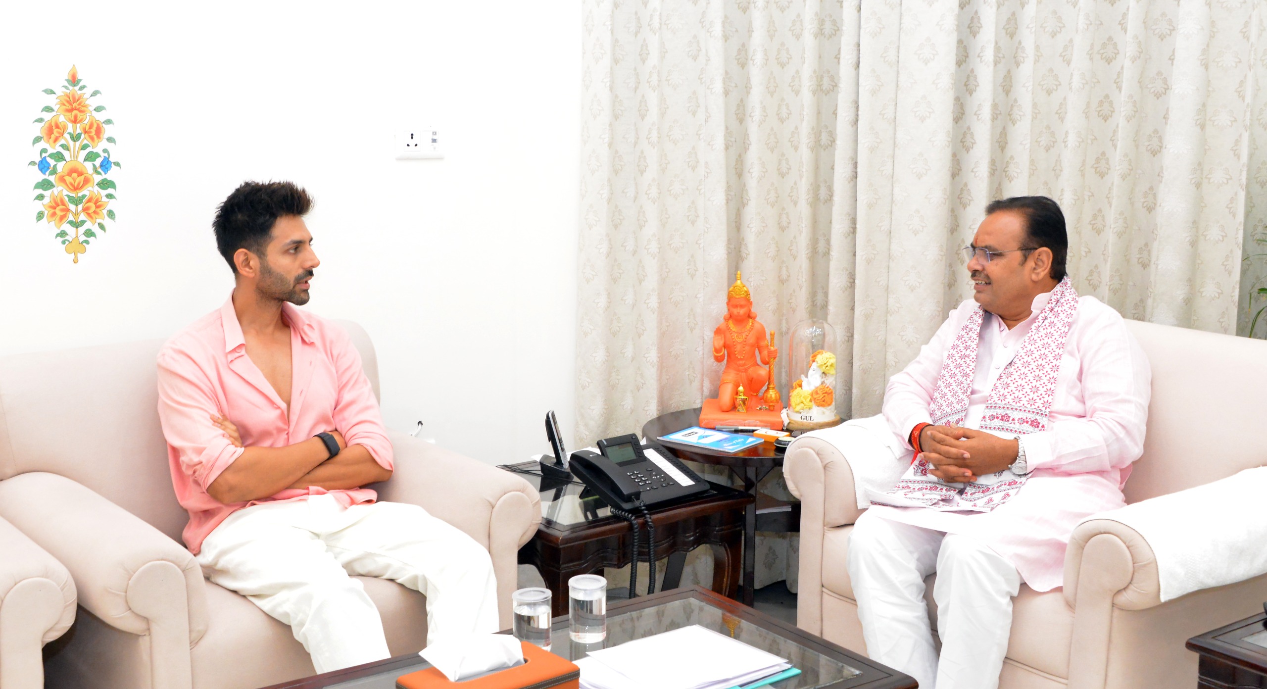 मुख्यमंत्री भजनलाल शर्मा से मुख्यमंत्री निवास पर फिल्म अभिनेता कार्तिक आर्यन ने की शिष्टाचार भेंट मुख्यमंत्री भजनलाल शर्मा से मुख्यमंत्री निवास पर फिल्म अभिनेता कार्तिक आर्यन ने की शिष्टाचार भेंट