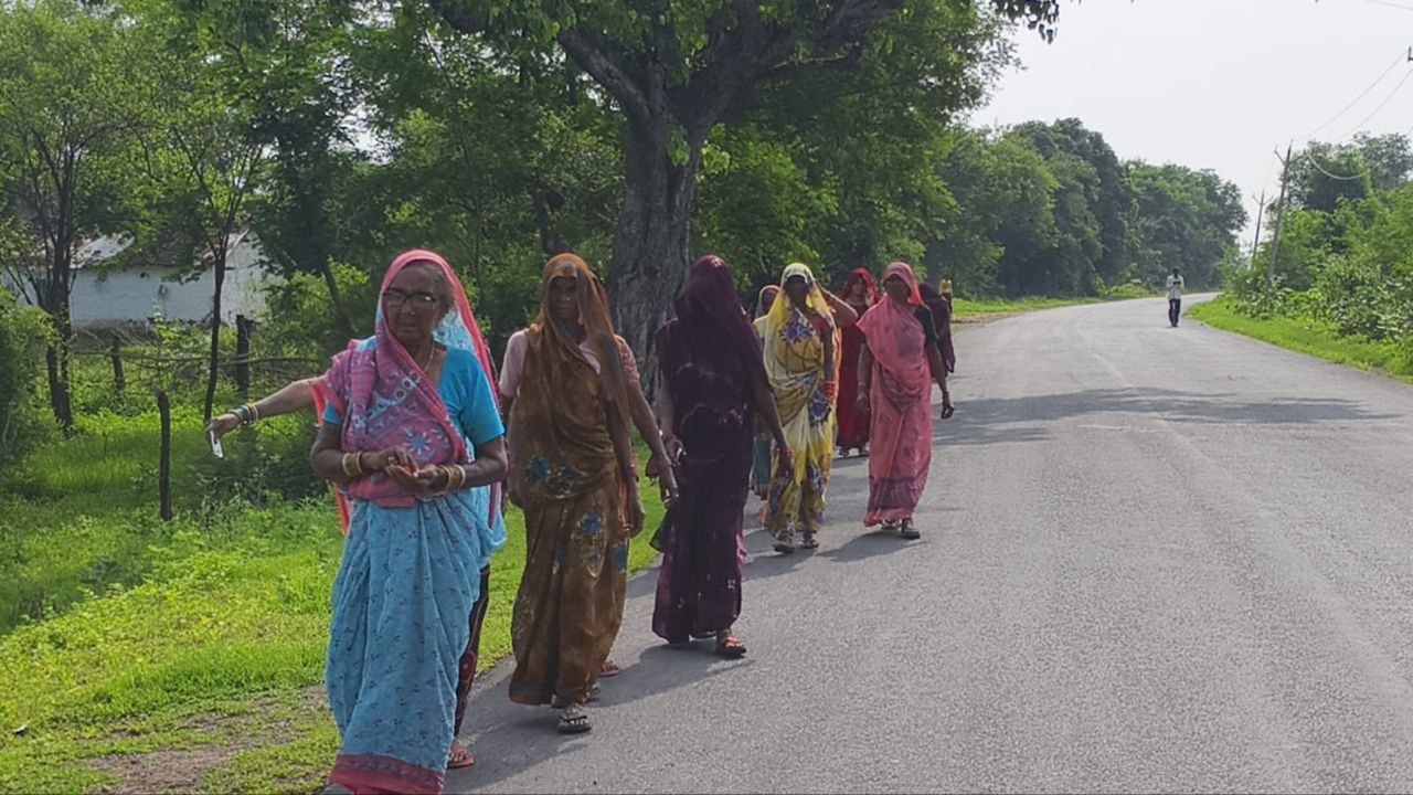 दमोह-पेपर लेस चुनाव को लेकर मतदाताओं में उत्साह हटा के गैसाबाद में मतदान जारी दमोह-पेपर लेस चुनाव को लेकर मतदाताओं में उत्साह हटा के गैसाबाद में मतदान जारी