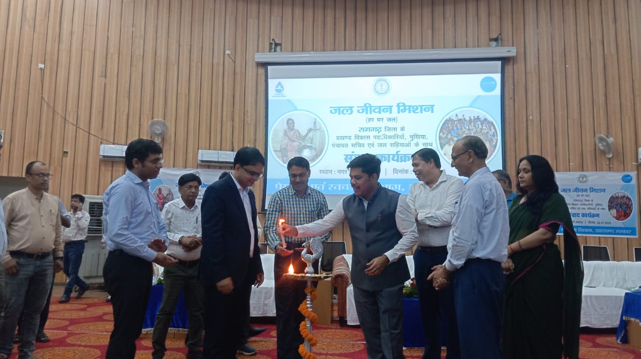 प्रशिक्षण का उद्घाटन करते अधिकारी प्रशिक्षण का उद्घाटन करते अधिकारी