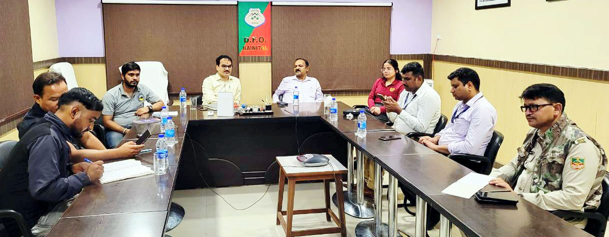 बैठक में उपस्थित वन्य प्राणी स्वास्थ्य सलाहकार समिति के सदस्य।