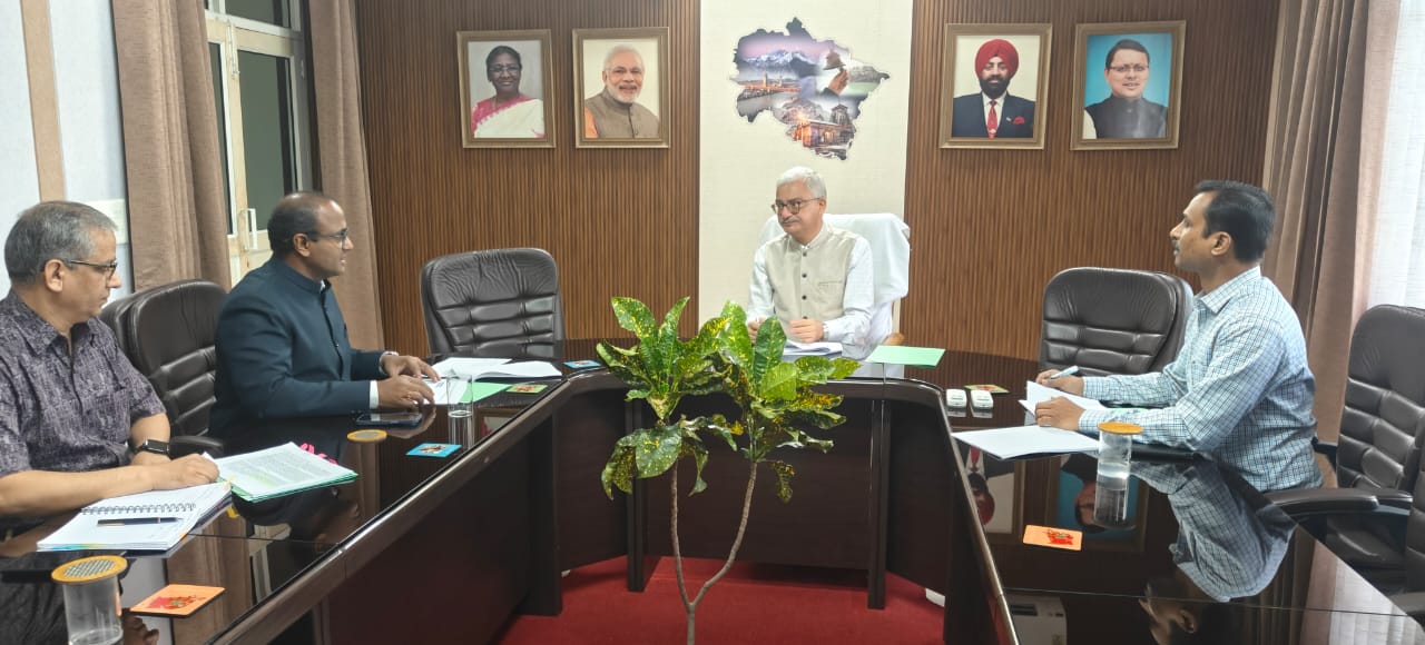 पंचायत चुनाव की समीक्षा करते चुनाव आयुक्त भारत सरकार।