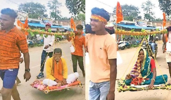 बूढ़े माता-पिता को खाट पर बैठाकर चले पैदल बूढ़े माता-पिता को खाट पर बैठाकर चले पैदल