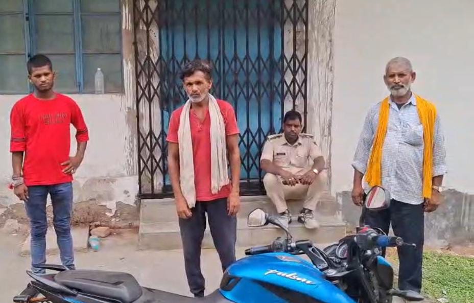 मृतक के परिजन मृतक के परिजन