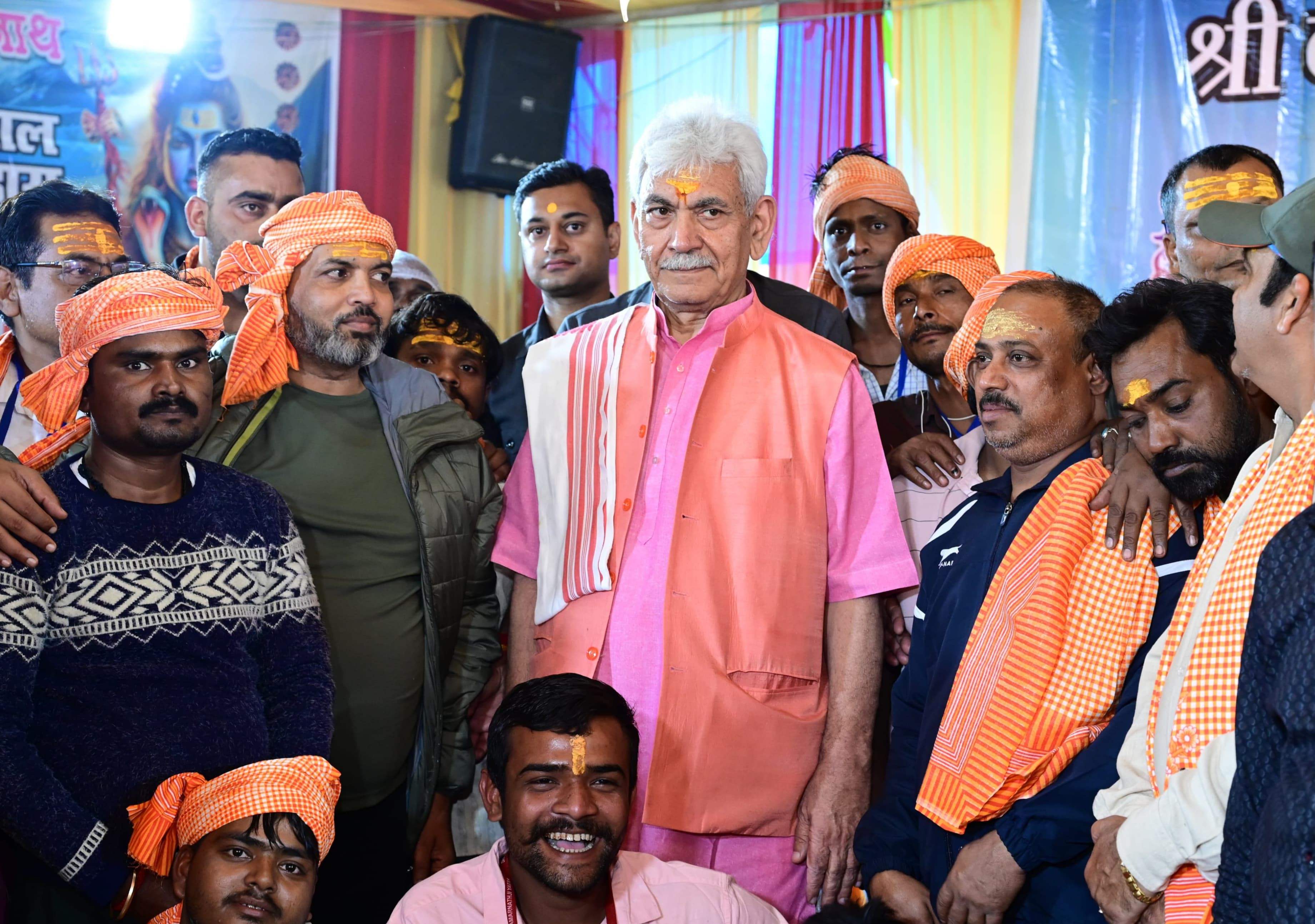 उपराज्यपाल ने नुनवान और चंदनवाड़ी आधार शिविरों का किया दौरा, श्रद्धालुओं के लिए सेवाओं और सुविधाओं की समीक्षा की