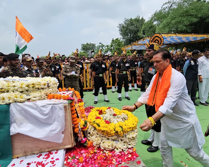 मंत्री टेटवाल ने वीरगति प्राप्त जवान को दी श्रद्धांजलि मंत्री टेटवाल ने वीरगति प्राप्त जवान को दी श्रद्धांजलि