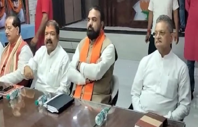 प्रदेश भाजपा कार्यालय में कोर कमिटि की बैठक लेते सम्राट चौधरी प्रदेश भाजपा कार्यालय में कोर कमिटि की बैठक लेते सम्राट चौधरी