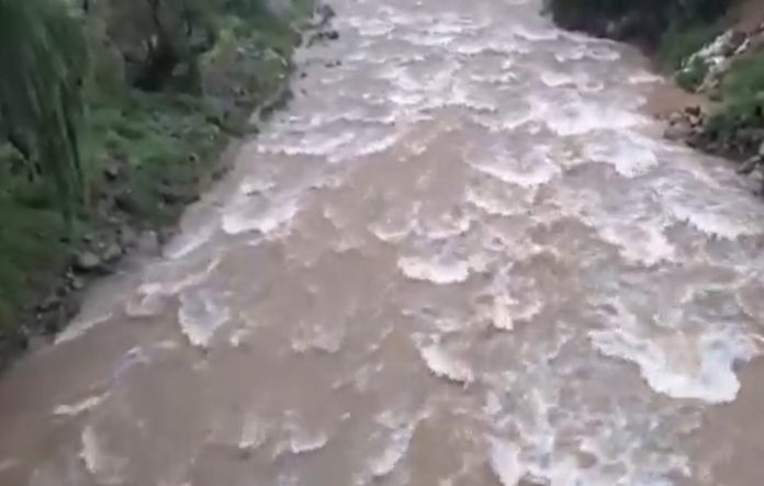 लगातार बारिश के बाद राजौरी के धरहाली और सकतोह नदियों के जलस्तर में उल्लेखनीय वृद्धि के बाद बाढ़ जैसी स्थिति