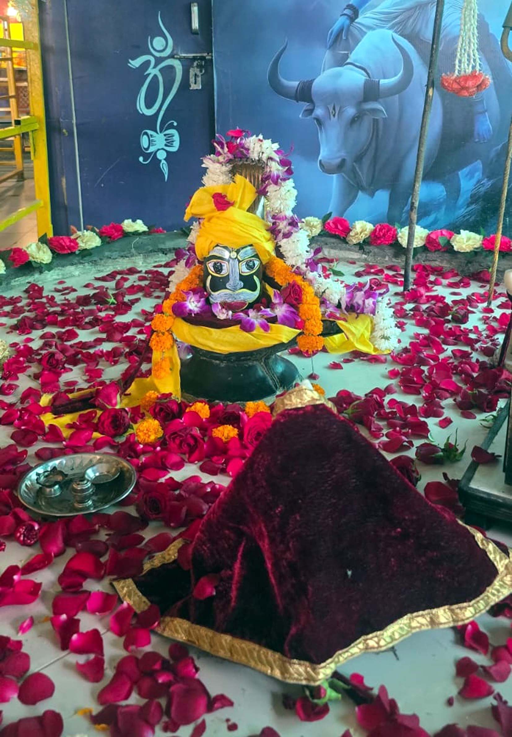 बीड़ बबरान धाम में आलौकिक श्रृंगार से सुसज्जित बाबा महाकाल का स्वरूप। बीड़ बबरान धाम में आलौकिक श्रृंगार से सुसज्जित बाबा महाकाल का स्वरूप।