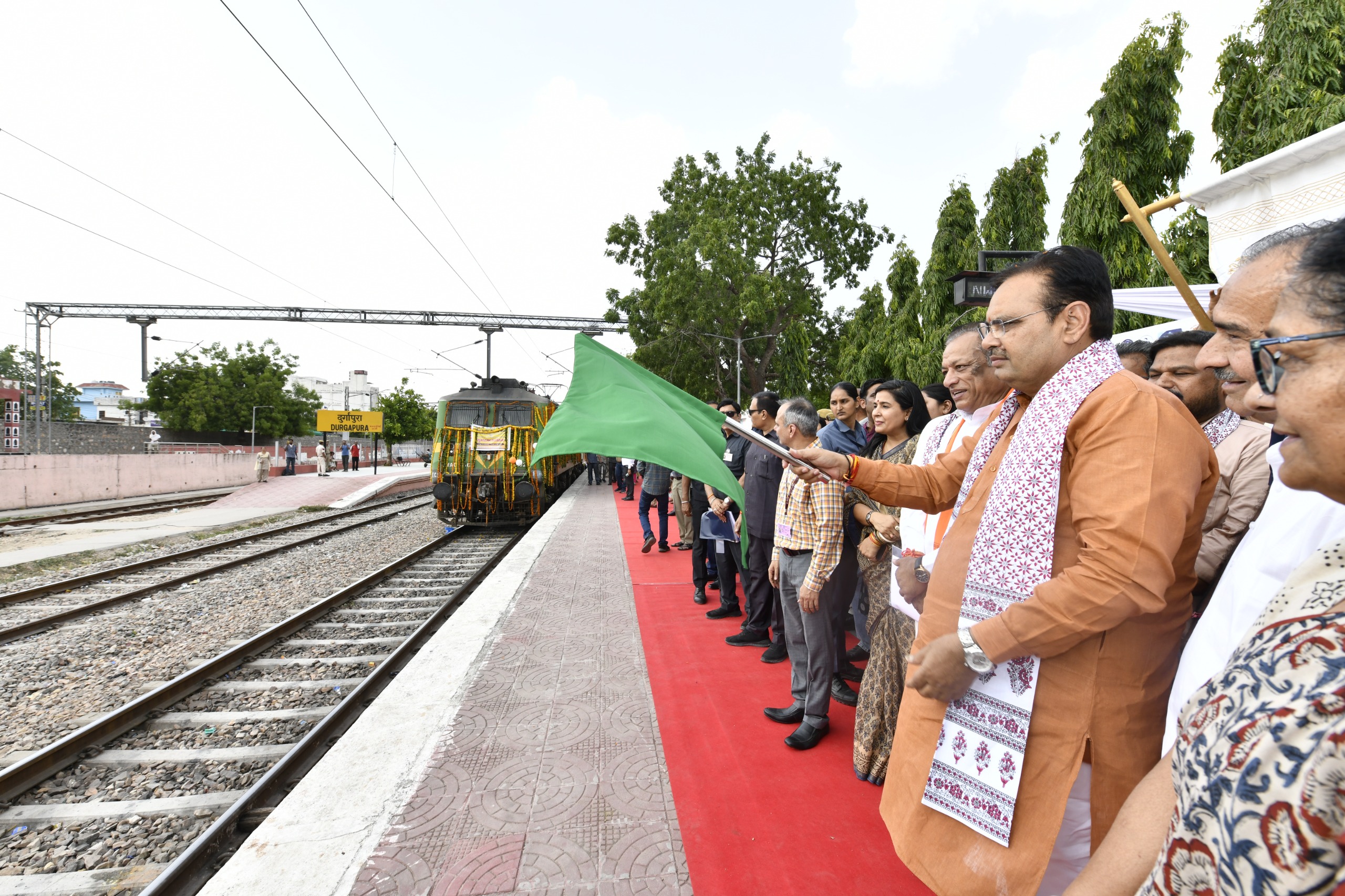 श्रद्धा-सेवा और सम्मान की यात्रा -वरिष्ठ नागरिक तीर्थ यात्रा को सीएम भजनलाल ने दिखाई हरी झंडी श्रद्धा-सेवा और सम्मान की यात्रा -वरिष्ठ नागरिक तीर्थ यात्रा को सीएम भजनलाल ने दिखाई हरी झंडी
