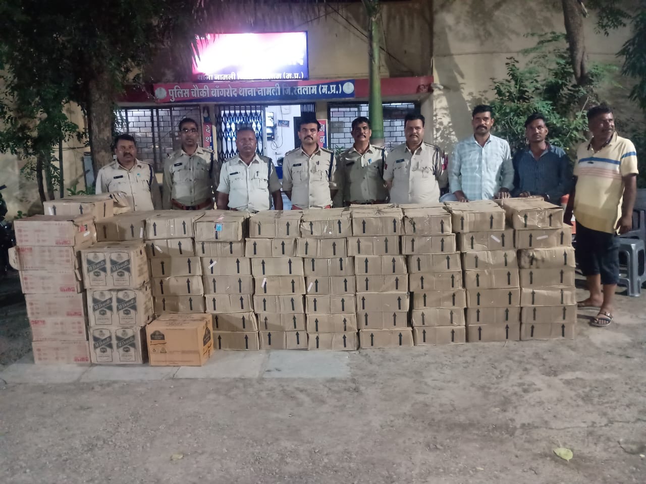 रतलाम: खंडहर मकान से 6 लाख से अधिक की विदेशी शराब बरामद