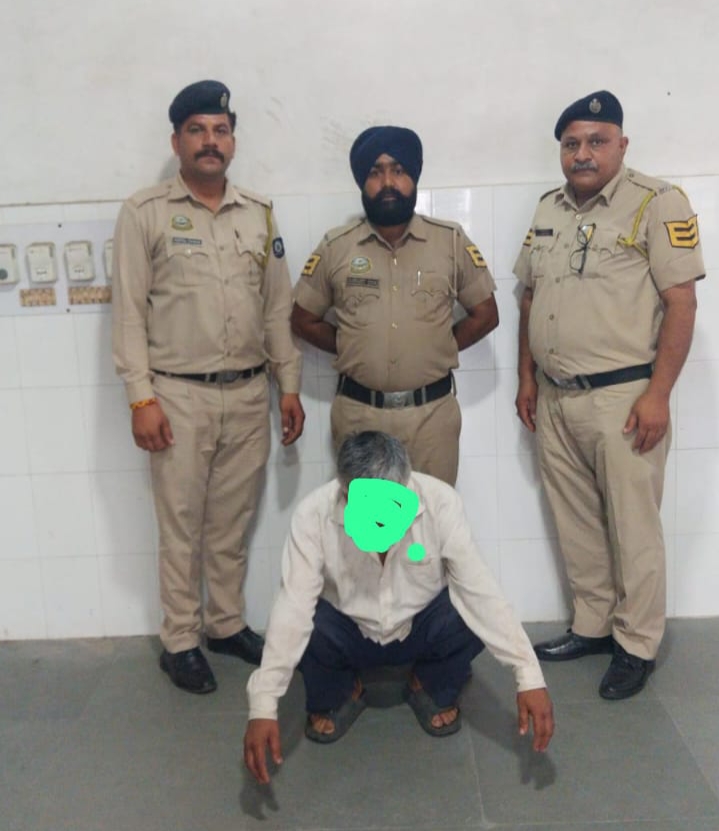 2500 प्रतिबंधित कैप्सूल के साथ 1 गिरफ्तार 2500 प्रतिबंधित कैप्सूल के साथ 1 गिरफ्तार