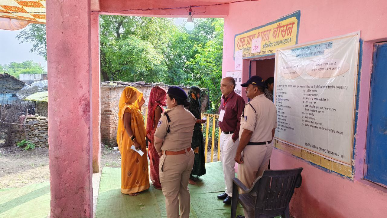 दमोह-पेपर लेस चुनाव को लेकर मतदाताओं में उत्साह हटा के गैसाबाद में मतदान जारी दमोह-पेपर लेस चुनाव को लेकर मतदाताओं में उत्साह हटा के गैसाबाद में मतदान जारी