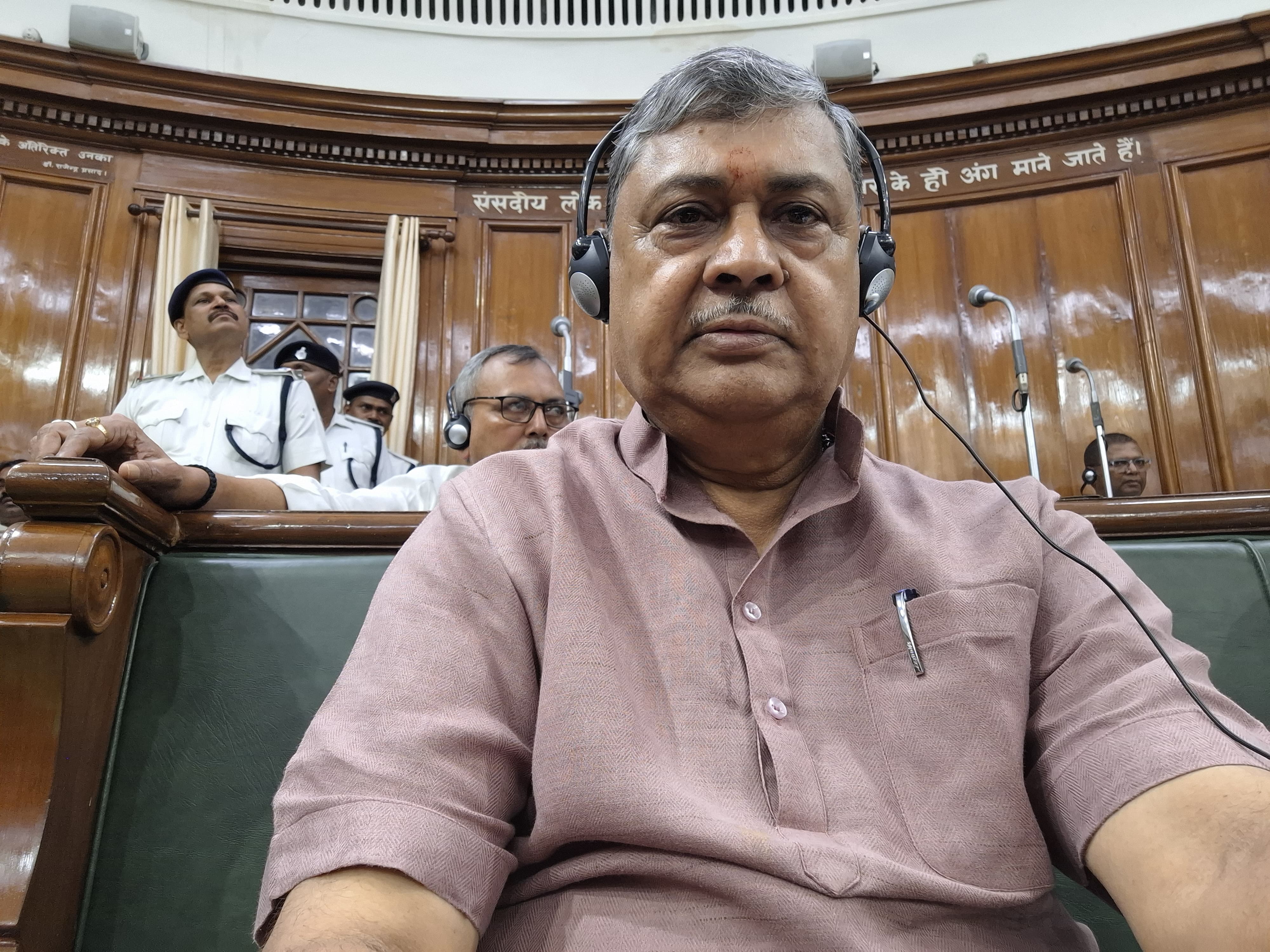 सदन में विधायक खेमका सदन में विधायक खेमका