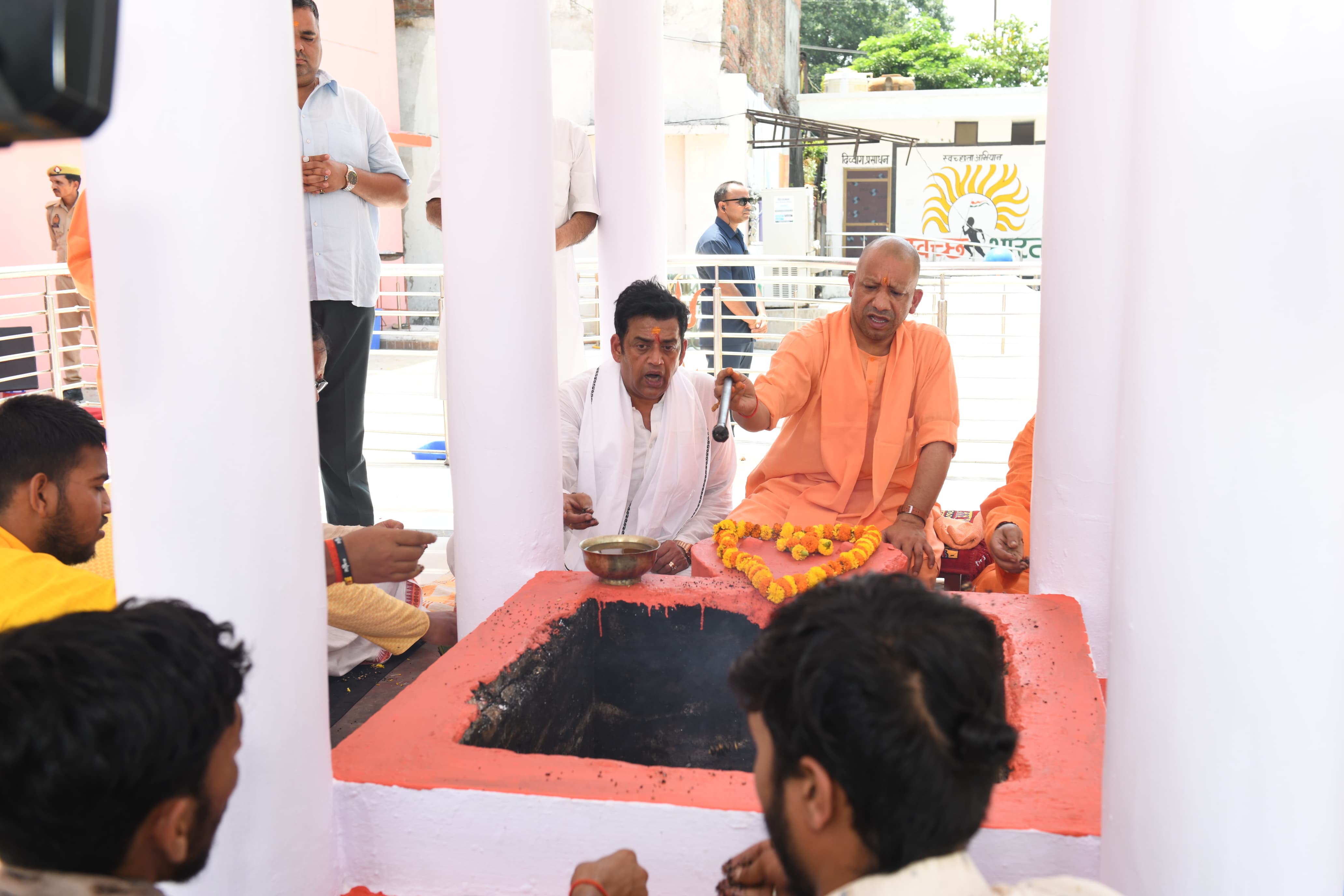 सावन शिवरात्रि को मानसरोवर मंदिर में हवन के साथ पूर्ण हुआ रुद्राभिषेक का अनुष्ठान*