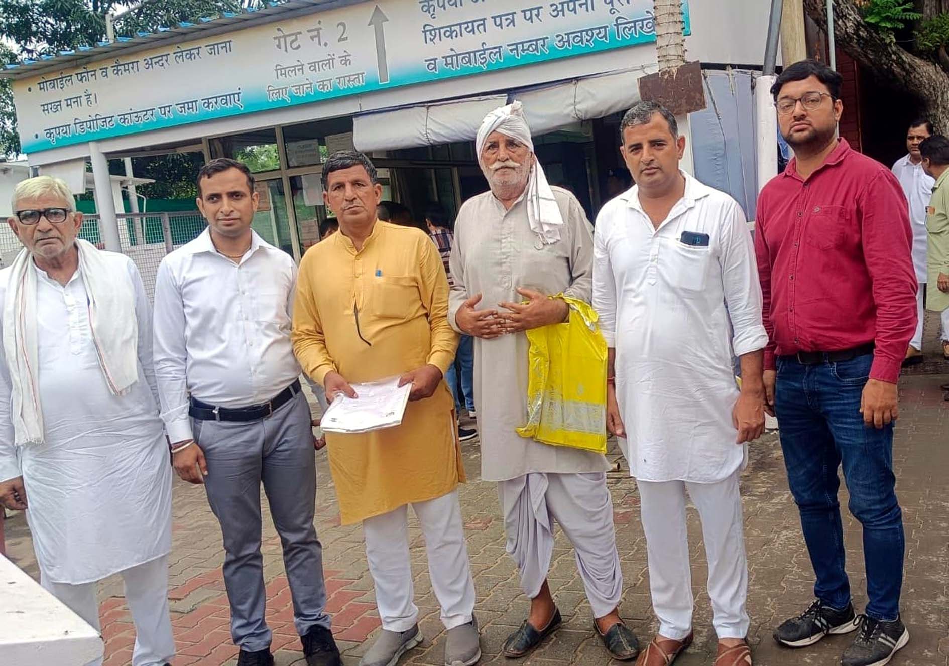मुख्यमंत्री से मिलने आए संगठन के पदाधिकारी। मुख्यमंत्री से मिलने आए संगठन के पदाधिकारी।