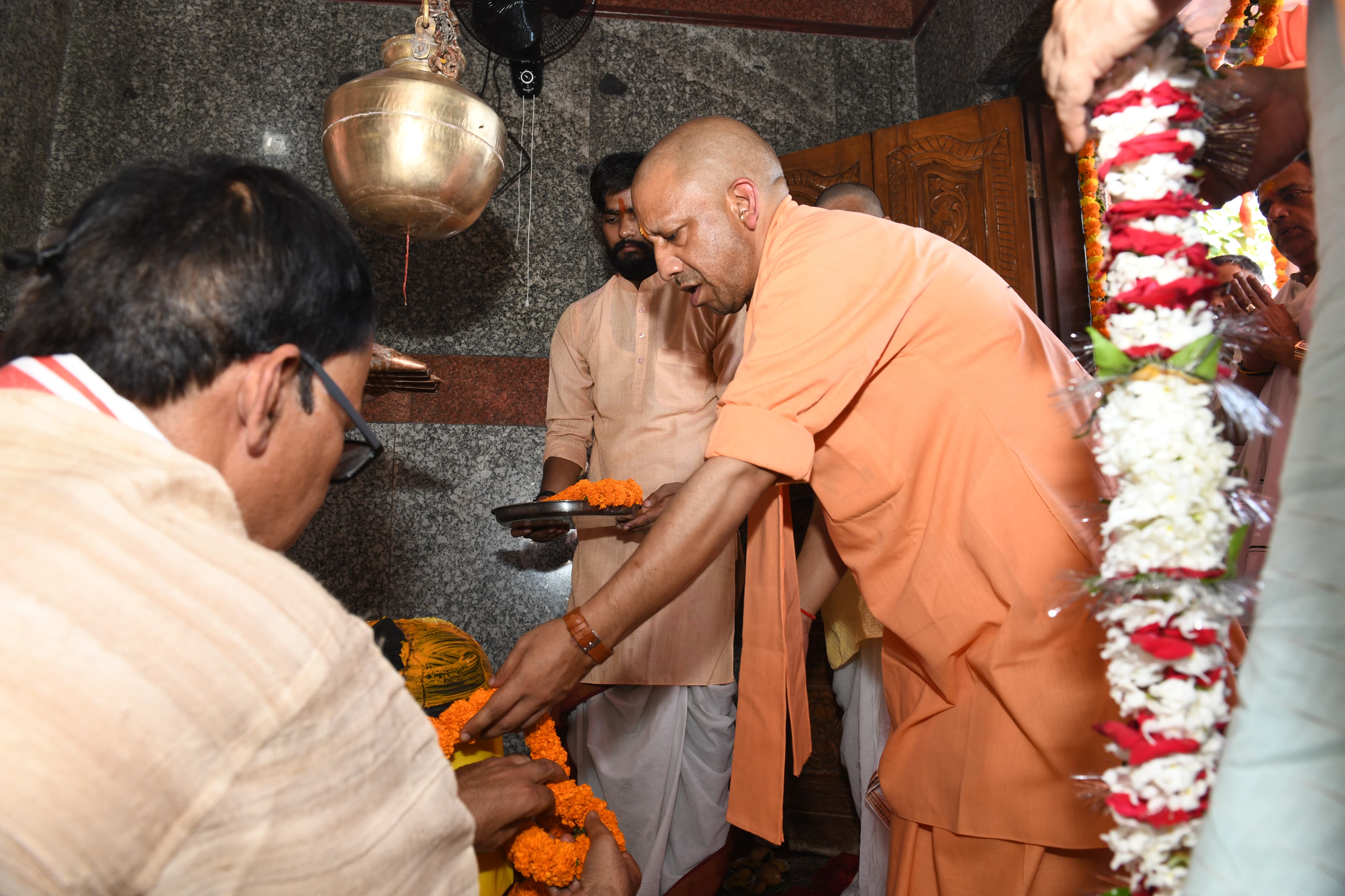 सावन शिवरात्रि को मानसरोवर मंदिर में हवन के साथ पूर्ण हुआ रुद्राभिषेक का अनुष्ठान*