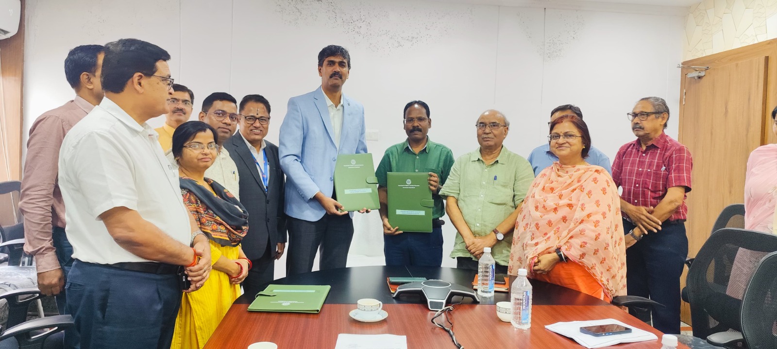 एमओयू के दौरान दोनों संस्‍थान के पदाधिकारी