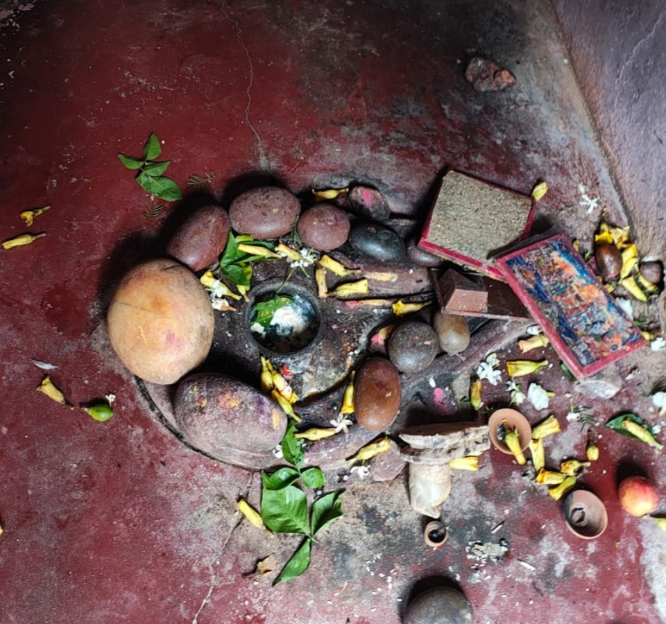 मोहल्ला गोला लाला में स्थित शिव मंदिर से शिवलिंग गायव। मोहल्ला गोला लाला में स्थित शिव मंदिर से शिवलिंग गायव।