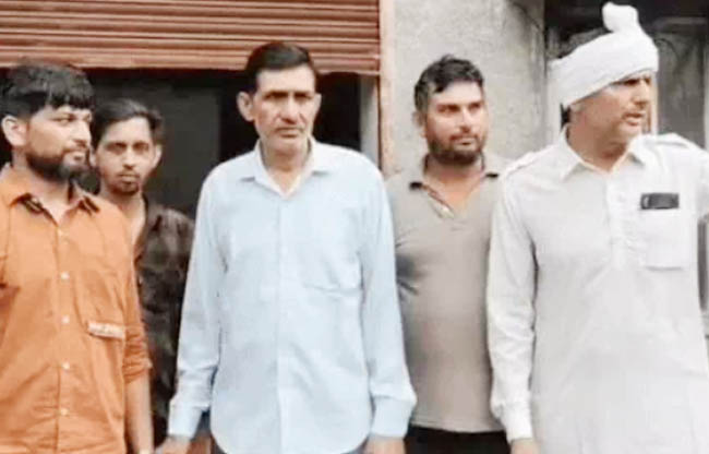 सोनीपत:रोष प्रकट करते हुए दुकानदार सोनीपत:रोष प्रकट करते हुए दुकानदार