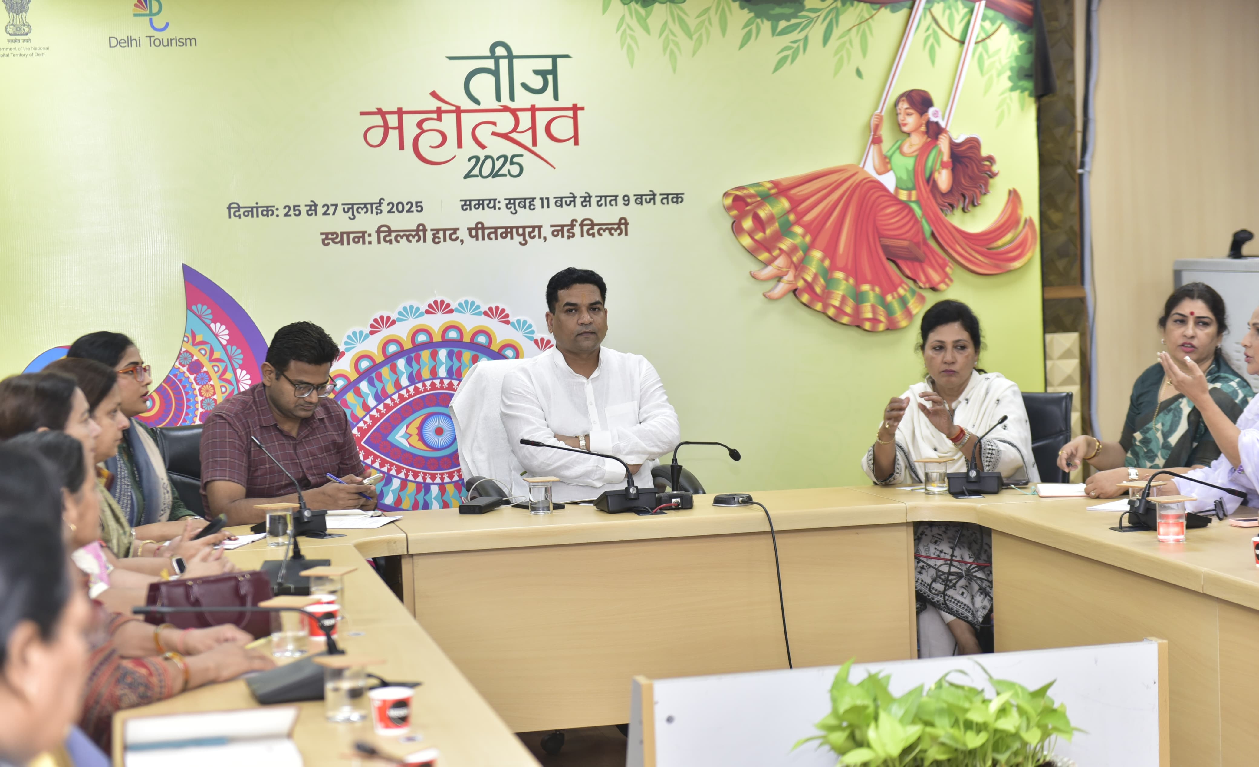 दिल्ली सचिवालय में बुधवार को तीज महोत्सव 2025 की तैयारियों को लेकर बैठक करते मंत्री कपिल मिश्रा दिल्ली सचिवालय में बुधवार को तीज महोत्सव 2025 की तैयारियों को लेकर बैठक करते मंत्री कपिल मिश्रा