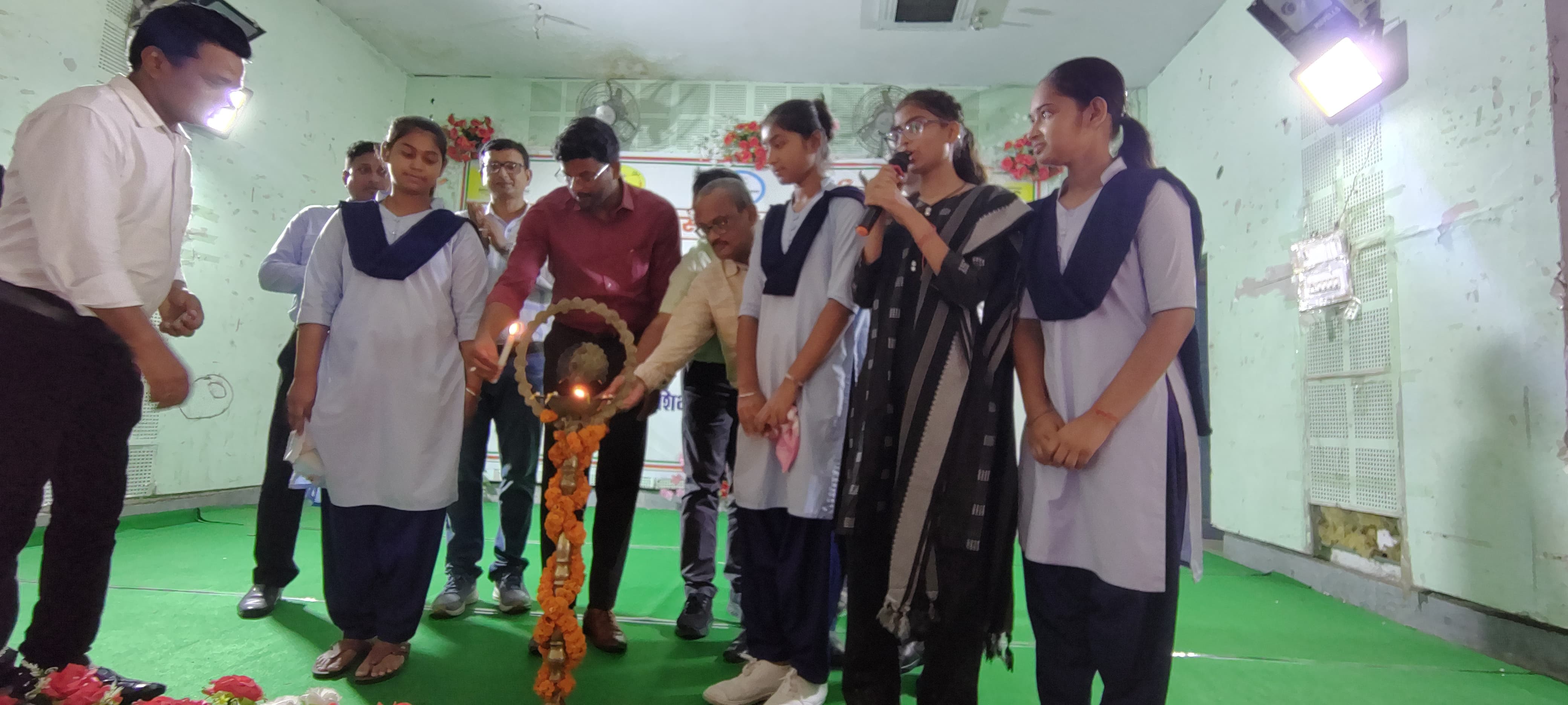 एचआईवी के प्रति समुदाय को जागरूक करने में युवा निभाएं अपनी जिम्मेदारी -डीएम एचआईवी के प्रति समुदाय को जागरूक करने में युवा निभाएं अपनी जिम्मेदारी -डीएम