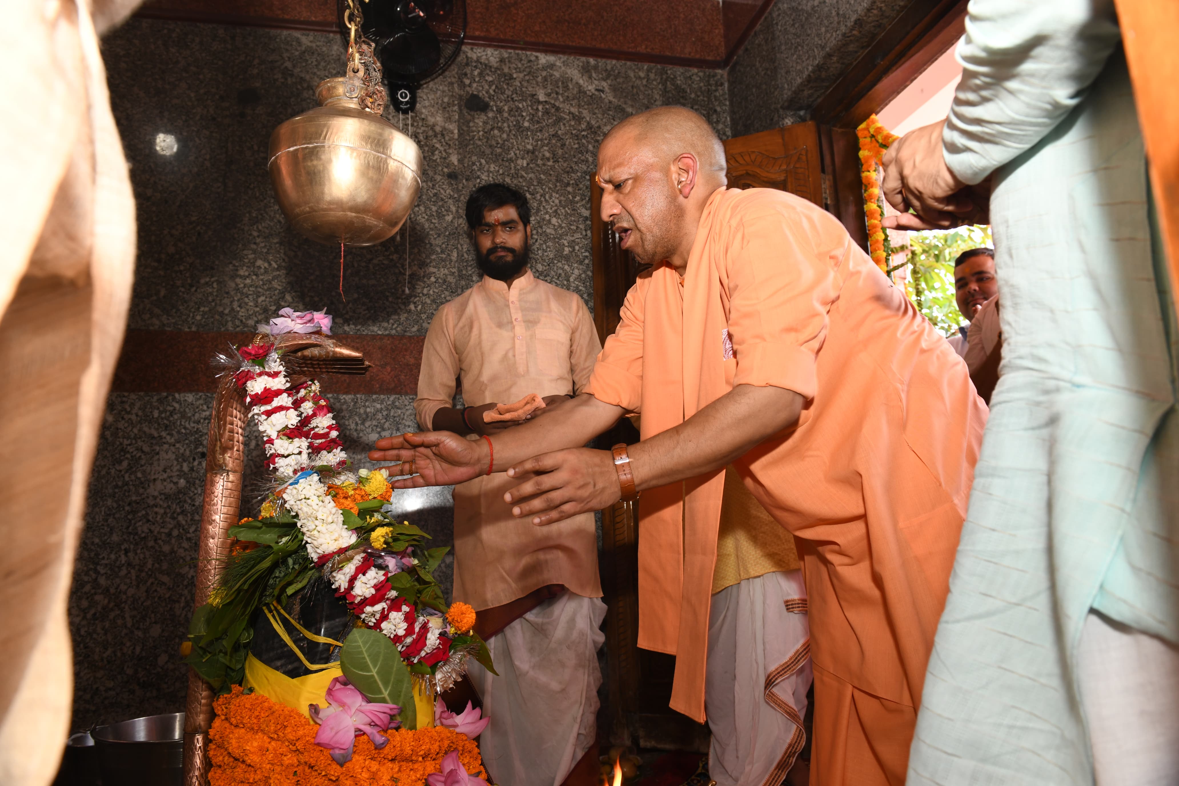 सावन शिवरात्रि को मानसरोवर मंदिर में हवन के साथ पूर्ण हुआ रुद्राभिषेक का अनुष्ठान*