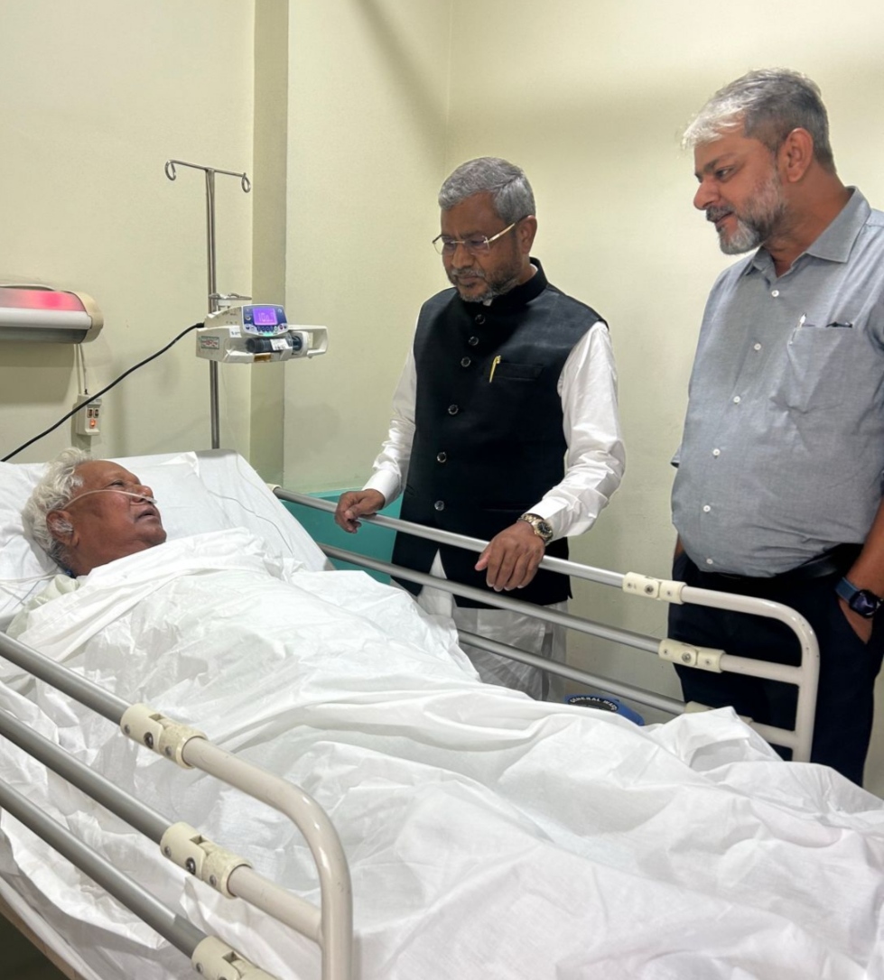 बाबूलाल मरांडी मुलाकात करते हुए