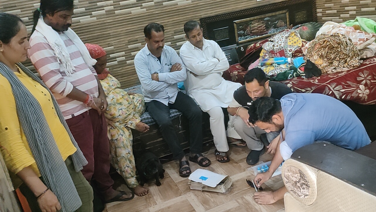 चिट्टे के साथ गिरफ्तार आरोपी। चिट्टे के साथ गिरफ्तार आरोपी।
