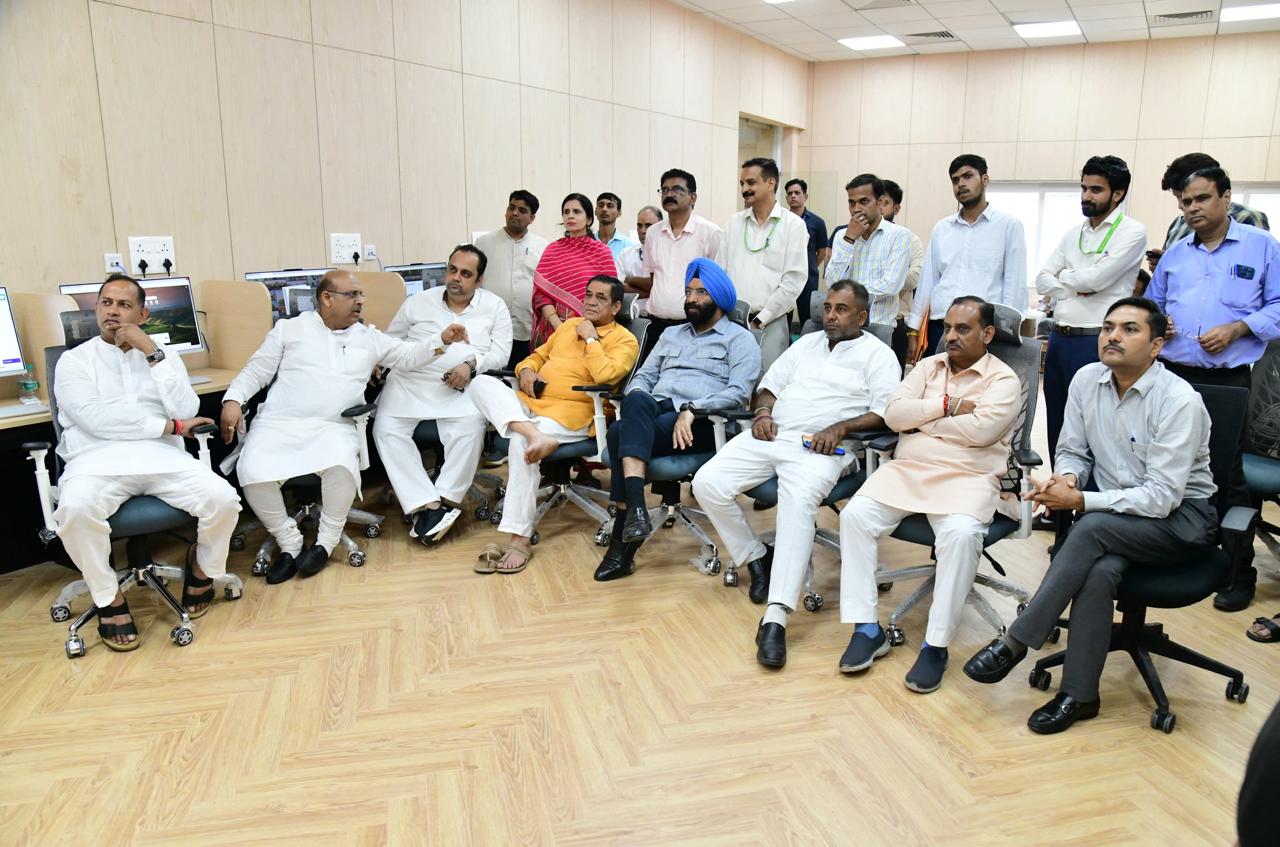 दिल्ली विधानसभा में बुधवार को नेवा प्रशिक्षण कार्यक्रम भाग लेते मंत्री मनजिंदर सिंह सिरसा, पंकज कुमार सिंह, रविंद्र इंद्राज सिंह और विधानसभा के उपाध्यक्ष मोहन सिंह बिष्ट, इस मौके विधानसभा अध्यक्ष विजेंद्र गुप्ता मौजूद रहे। दिल्ली विधानसभा में बुधवार को नेवा प्रशिक्षण कार्यक्रम भाग लेते मंत्री मनजिंदर सिंह सिरसा, पंकज कुमार सिंह, रविंद्र इंद्राज सिंह और विधानसभा के उपाध्यक्ष मोहन सिंह बिष्ट, इस मौके विधानसभा अध्यक्ष विजेंद्र गुप्ता मौजूद रहे।