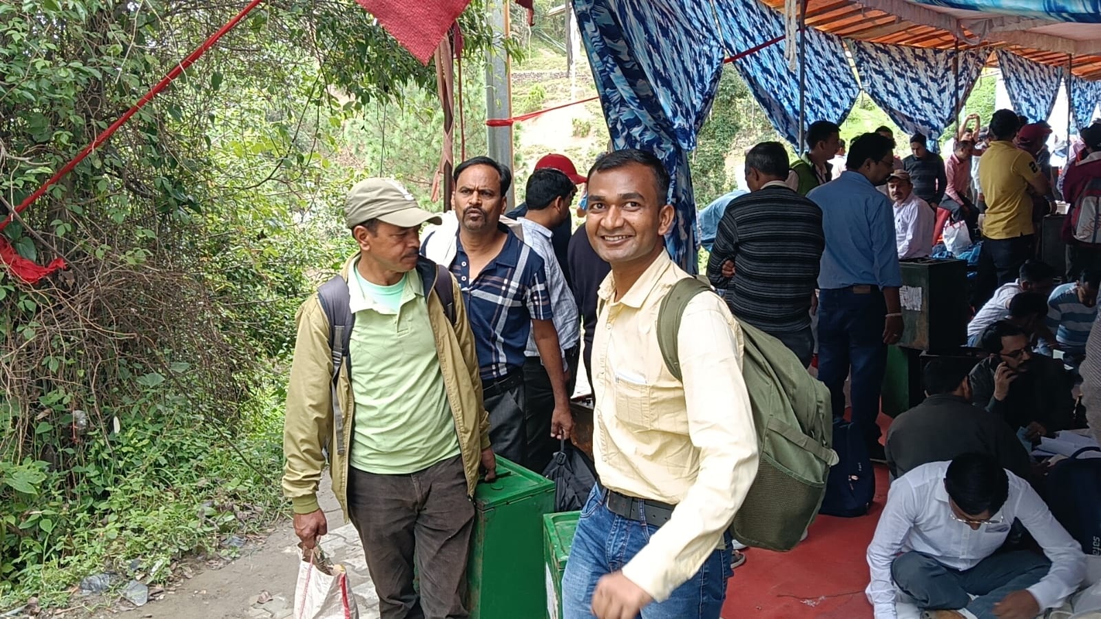 मतदान पार्टियों हो रही रवाना-3 मतदान पार्टियों हो रही रवाना-3