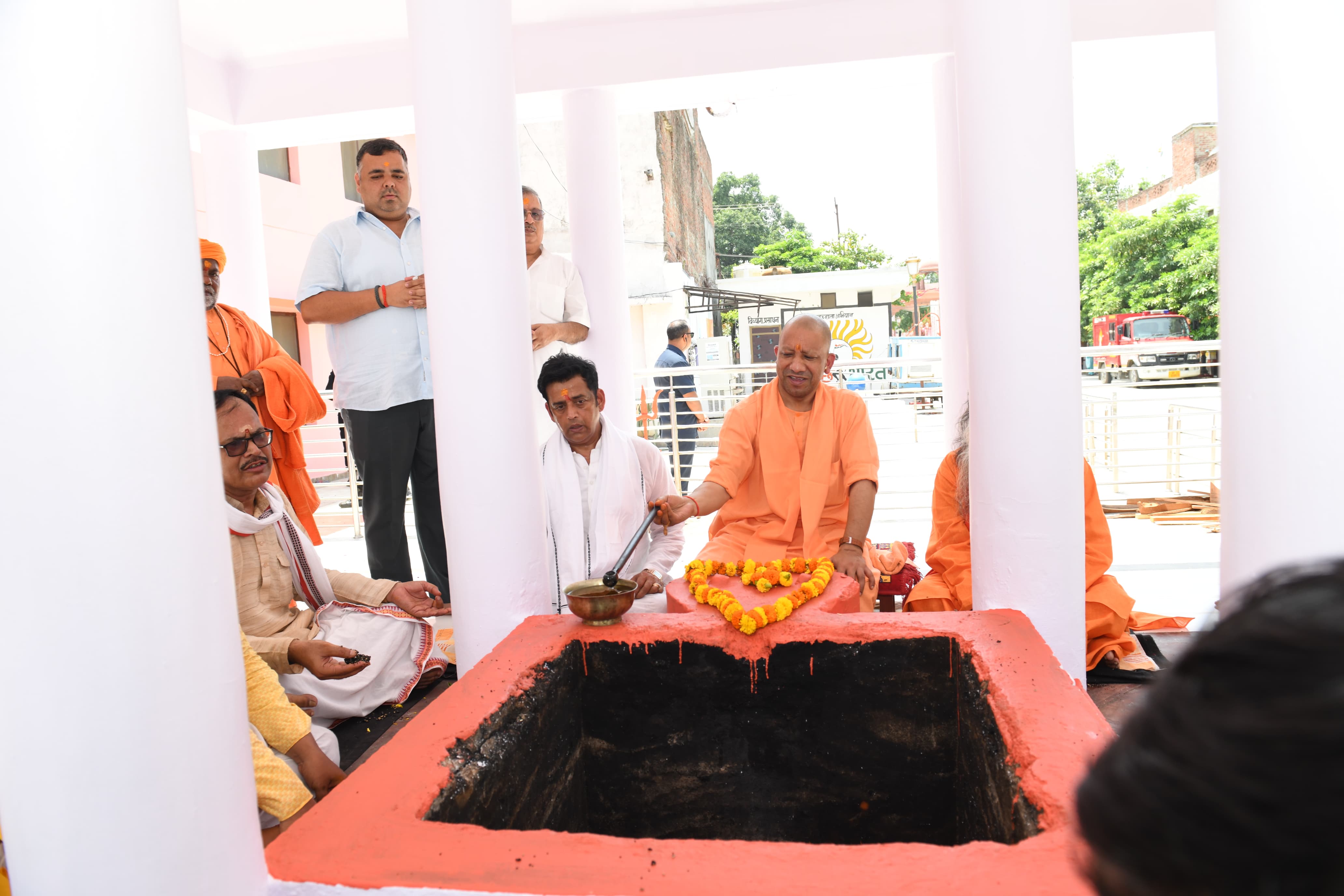 सावन शिवरात्रि को मानसरोवर मंदिर में हवन के साथ पूर्ण हुआ रुद्राभिषेक का अनुष्ठान*