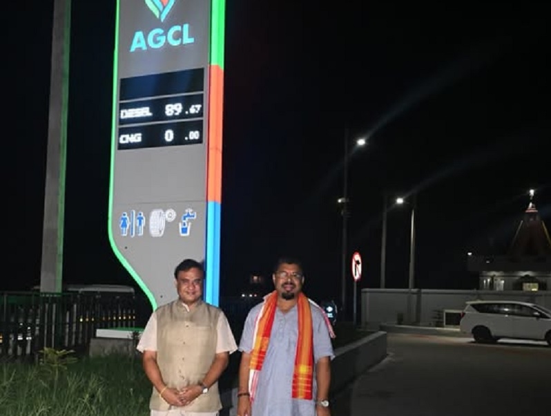 असमः तिनसुकिया में एजीसीएल के पहले बहुउद्देश्यीय खुदरा आउटलेट परिसर में मुख्यमंत्री