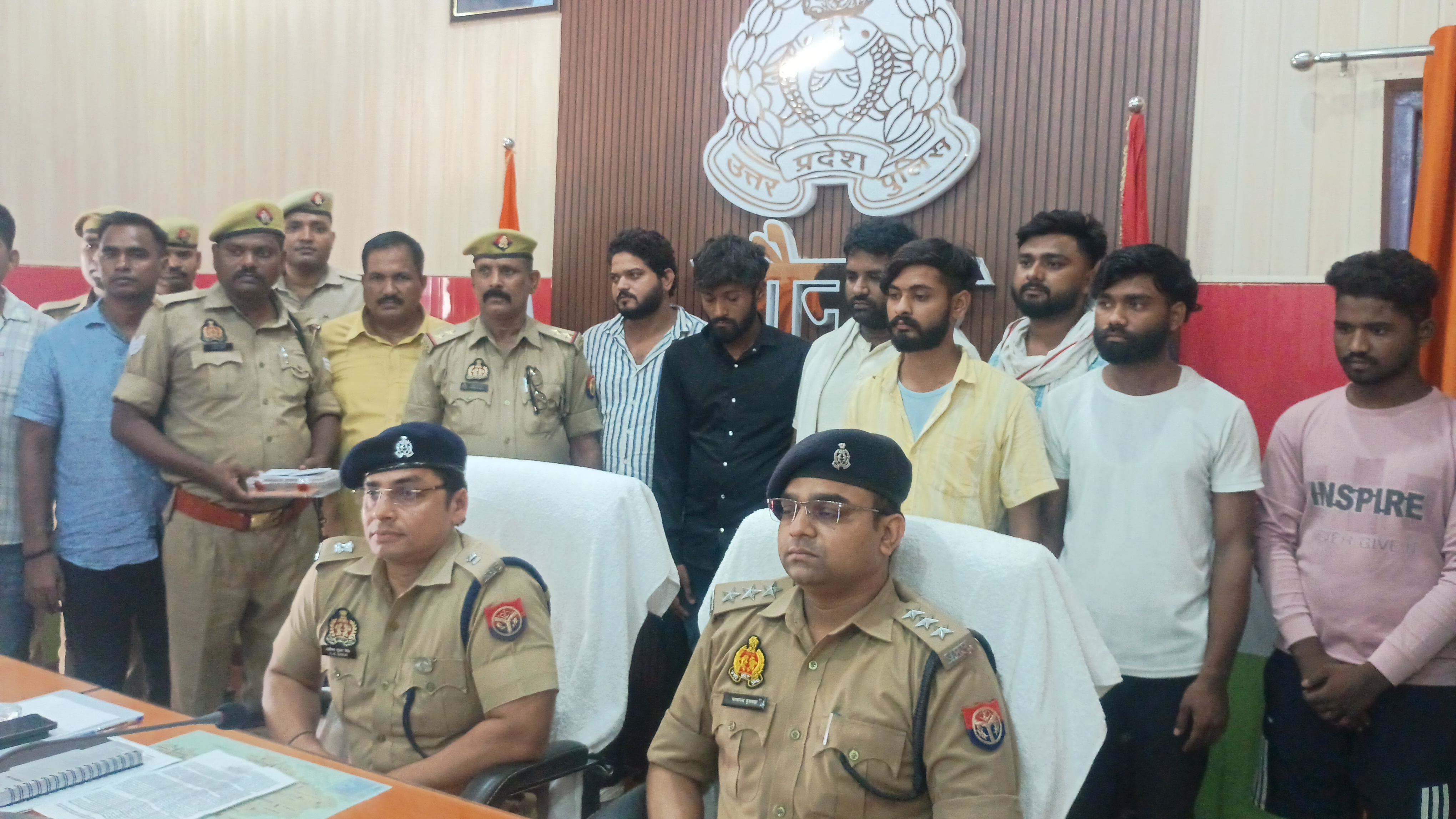 गिरफ्तार आरोपी पुलिस अभिरक्षा में गिरफ्तार आरोपी पुलिस अभिरक्षा में