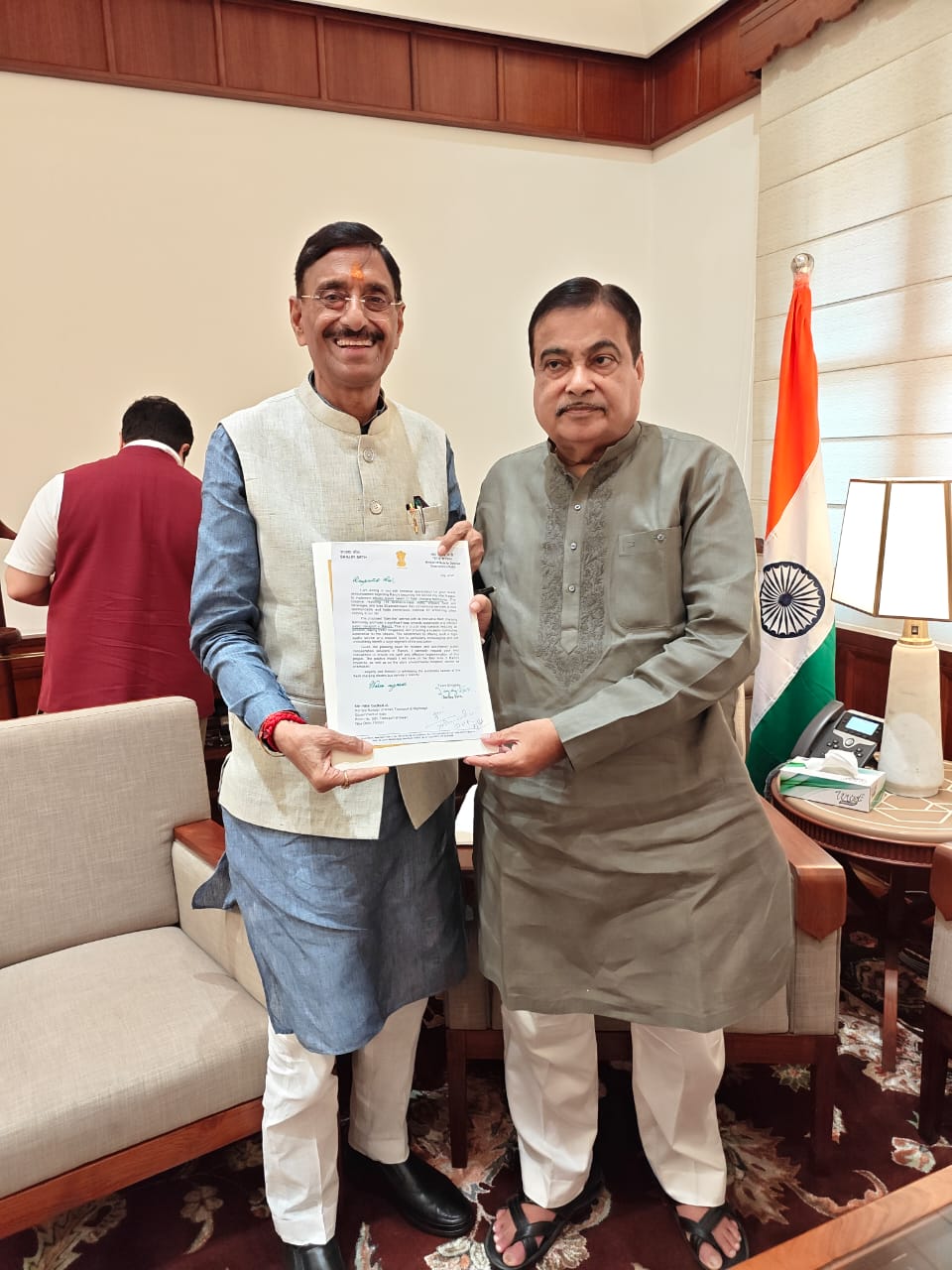 संजय सेठ और नितिन गडकरी की मुलाकात की तस्वीर संजय सेठ और नितिन गडकरी की मुलाकात की तस्वीर