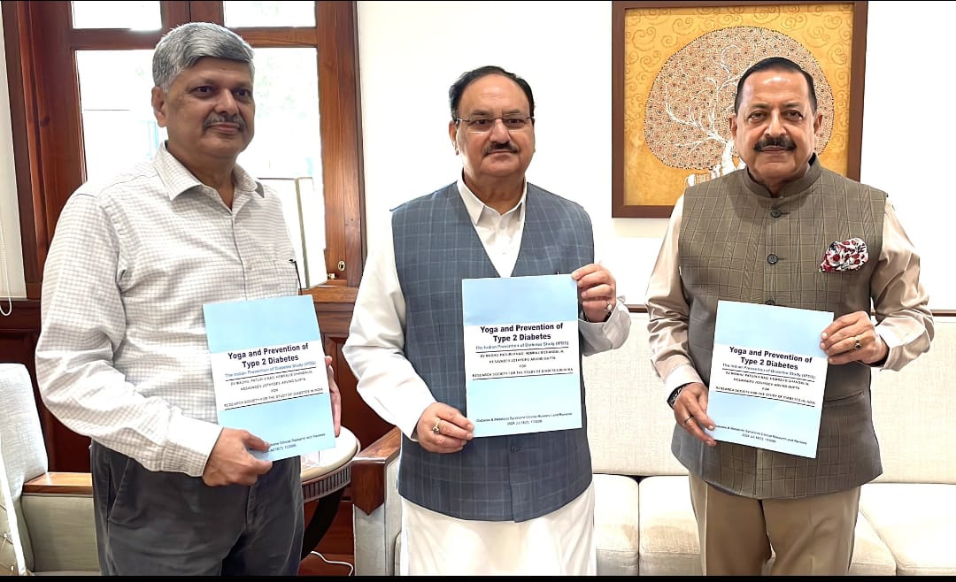 केन्द्रीय मंत्री डॉ. जितेन्द्र सिंह ने योग -मधुमेह संबंधित रिपोर्ट केन्द्रीय स्वास्थ्य मंत्री जे पी नड्डा को सौंपी केन्द्रीय मंत्री डॉ. जितेन्द्र सिंह ने योग -मधुमेह संबंधित रिपोर्ट केन्द्रीय स्वास्थ्य मंत्री जे पी नड्डा को सौंपी