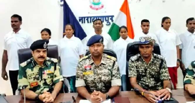 67 नक्सलियों ने किया आत्मसमर्पण 67 नक्सलियों ने किया आत्मसमर्पण