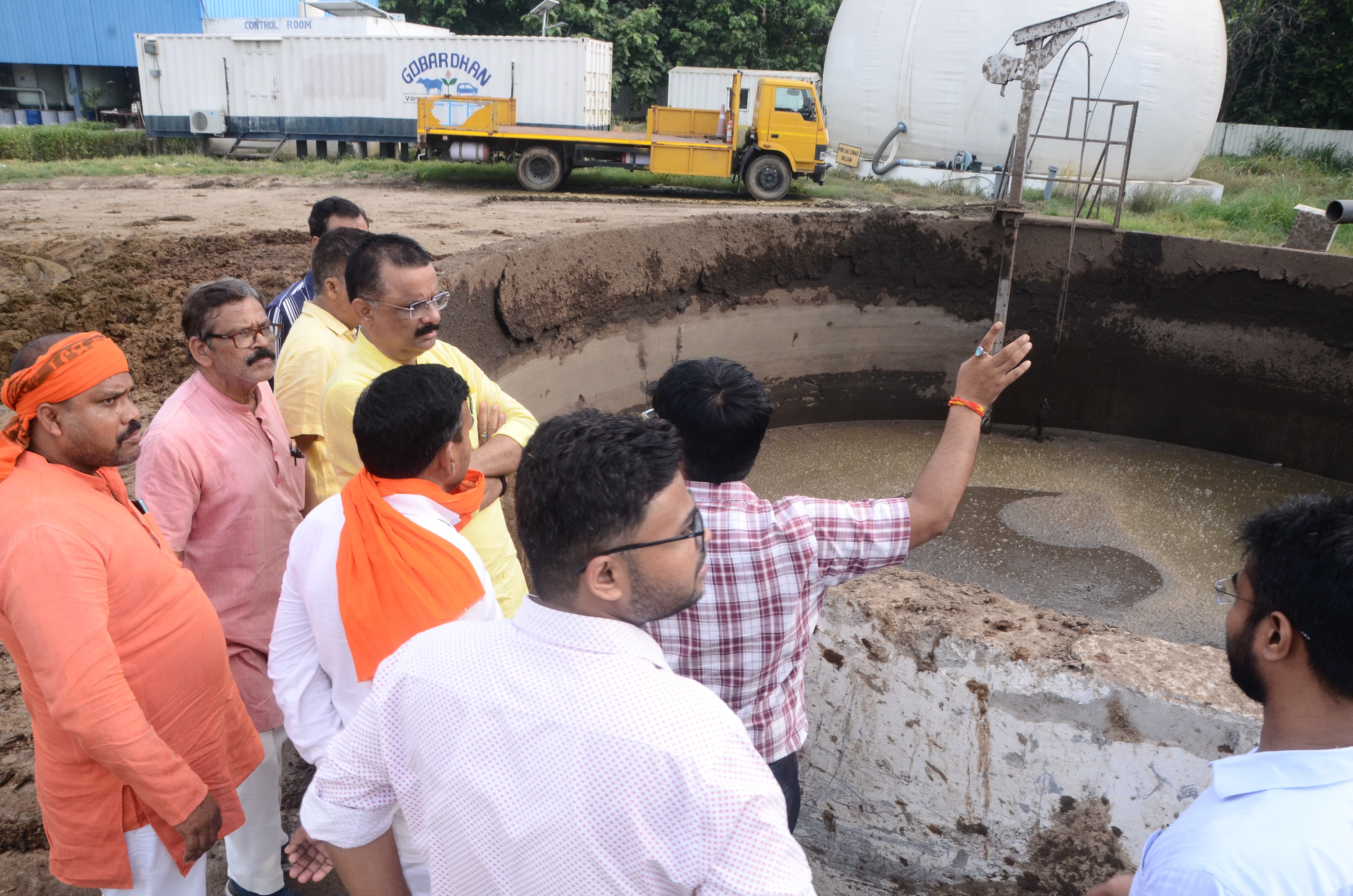 गौशाला में  महापौर व नगर आयुक्त