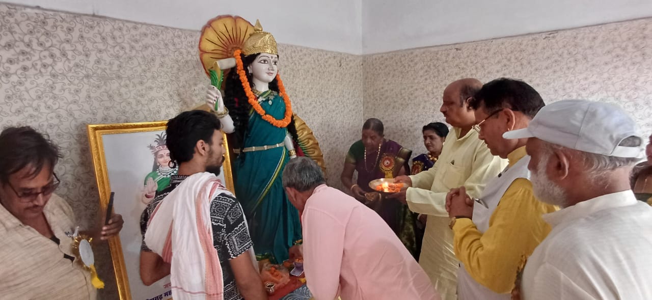 कोरबा : पूर्व राजस्व मंत्री जयसिंग अग्रवाल के मुख्य आतिथ्य में भवानी मंदिर के समीप निर्मित प्रदेश के एकमात्र छत्तीसगढ़ महतारी मंदिर में मनाया गया हरेली तिहार कोरबा : पूर्व राजस्व मंत्री जयसिंग अग्रवाल के मुख्य आतिथ्य में भवानी मंदिर के समीप निर्मित प्रदेश के एकमात्र छत्तीसगढ़ महतारी मंदिर में मनाया गया हरेली तिहार