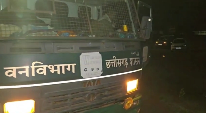 गजराज वाहन से हाथियों पर नज़र गजराज वाहन से हाथियों पर नज़र