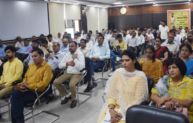 सोनीपत: बैठक में उपस्थित अधिकारी सोनीपत: बैठक में उपस्थित अधिकारी