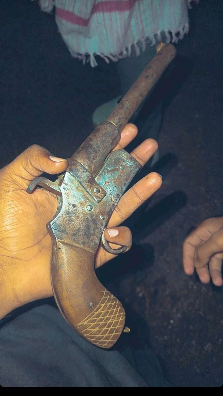 दमोह- विवाद देशी माउजर से फायर,बचे लोग,प्रकरण दर्ज दमोह- विवाद देशी माउजर से फायर,बचे लोग,प्रकरण दर्ज