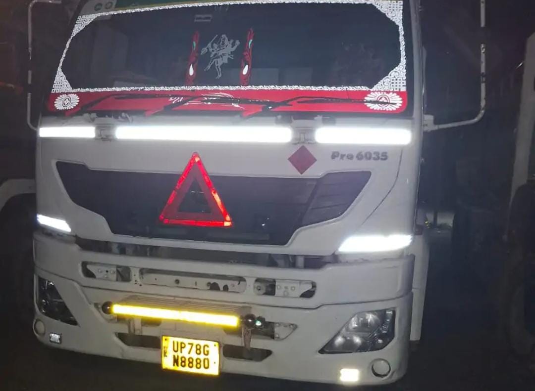 मौके पर मौजूद टैंकर