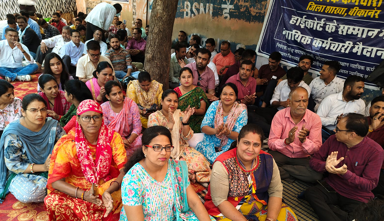 न्यायिक कर्मचारियों में बढ़ता आक्रोश, धरना सातवें दिन भी जारी न्यायिक कर्मचारियों में बढ़ता आक्रोश, धरना सातवें दिन भी जारी