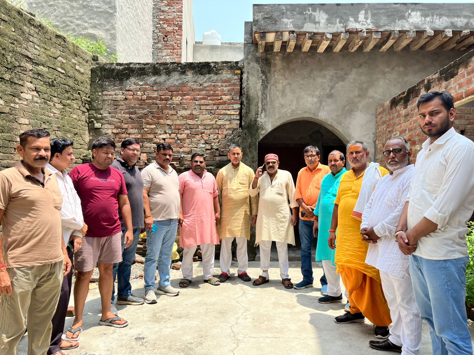 बेठक करते करते ब्राह्मण समाज के लोग