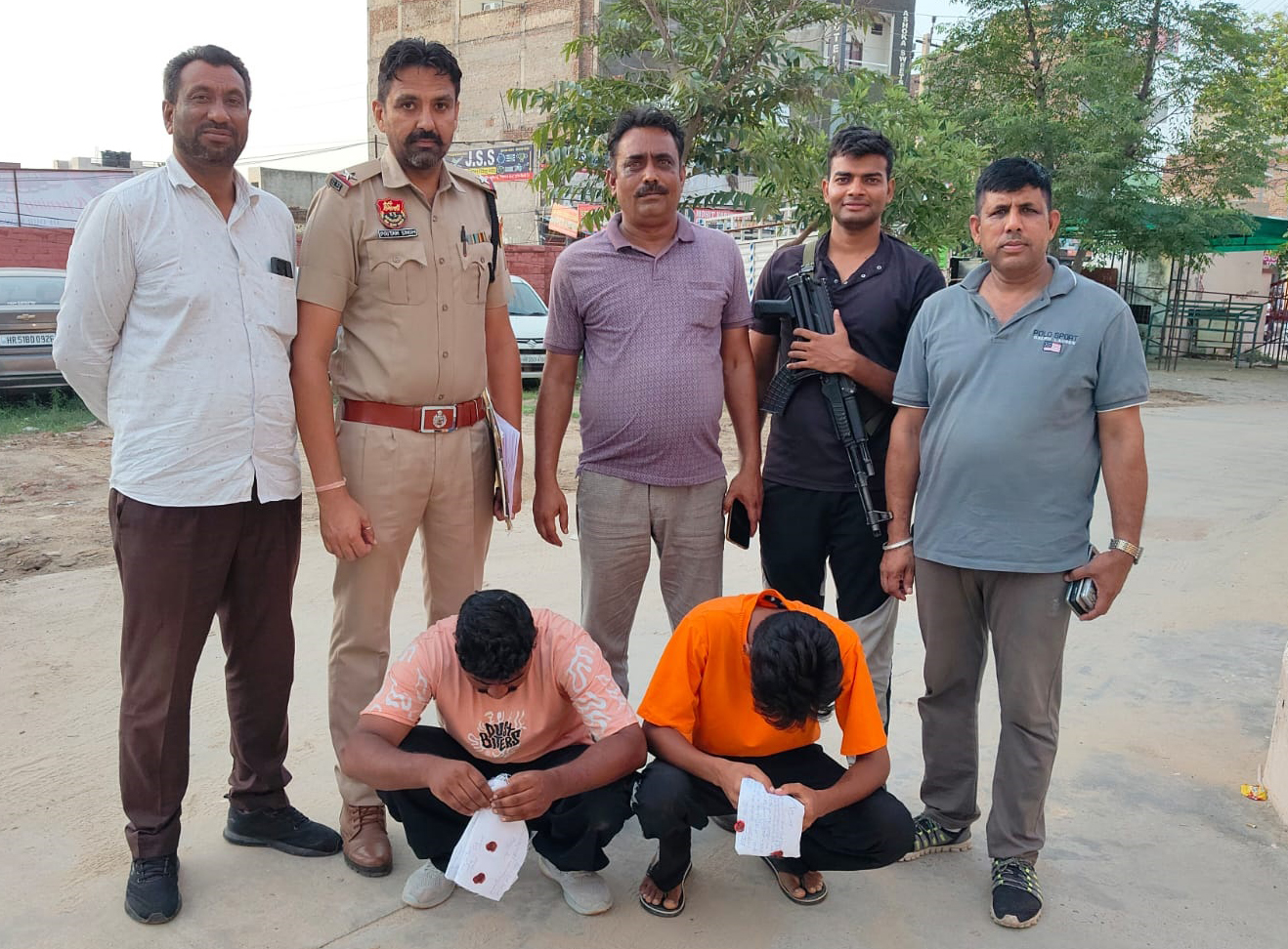 पकड़े गए हेरोइन तस्कर।