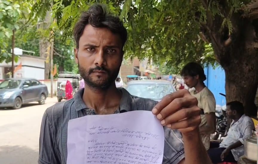 डिमांड पूरी न करने पर अस्पताल कर्मचारियों ने युवक की मारपीट, घायल डिमांड पूरी न करने पर अस्पताल कर्मचारियों ने युवक की मारपीट, घायल